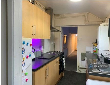 2 bedroom end of terrace house to rent - Photo 4