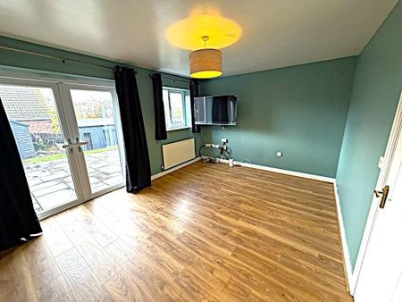 3 bedroom end of terrace house to rent - Photo 4