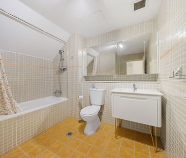 Spacious Living with a Large Private Terrace - Photo 4