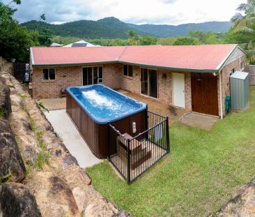 3 Bedroom Family Home with Swim Spa! - Photo 6