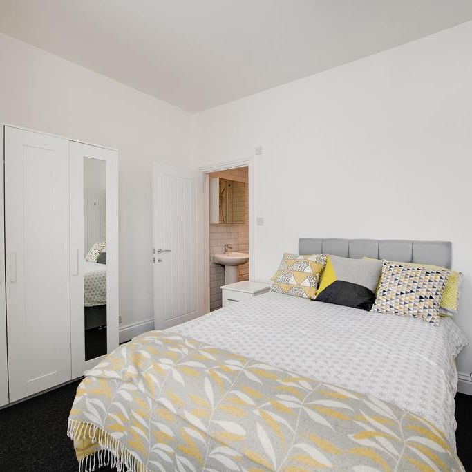 7 bedroom house of multiple occupation to rent - Photo 1