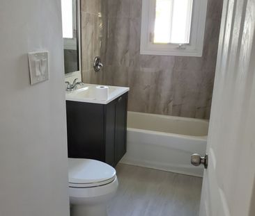 For Lease - 2413 Vivian Road Unit# (Main Floor), Whitchurch-Stouffv... - Photo 4