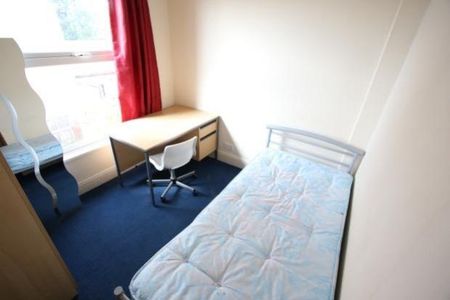 4 bedroom terraced house to rent - Photo 2