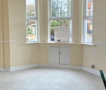 71 Upper Newtownards Road, Belfast, BT4 3HT - Photo 2