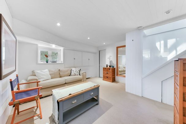 4 Bed House Boat, Prospect Moorings, SW18 - Photo 1