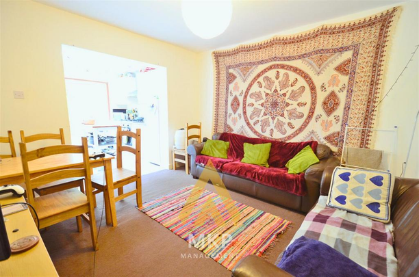 5 bedroom semi-detached house to rent - Photo 1