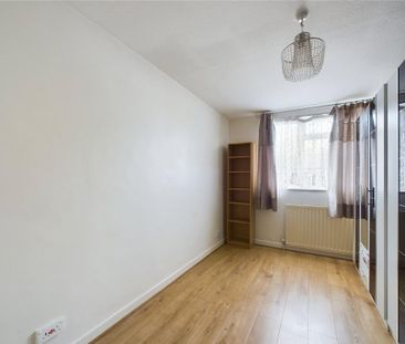 4 bedroom semi-detached house to rent - Photo 2