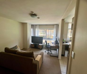 Elizabeth Bay - Photo 1