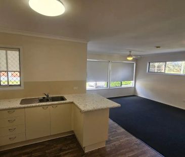 “Modern Comfort in a Leafy Holland Park Setting” - Photo 6