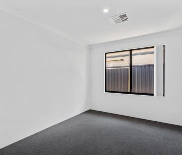 Spacious and Stylish 4-Bedroom Home Close to Shops, Schools and Parks - Photo 5