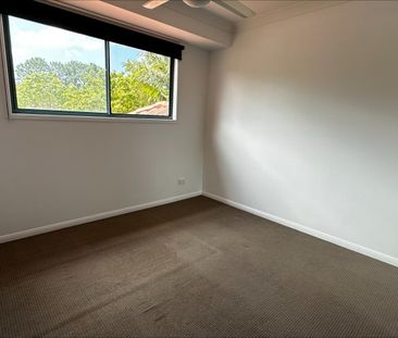 Beautiful 3-Bedroom Townhouse in the Heart of Hope Island â Your ... - Photo 6