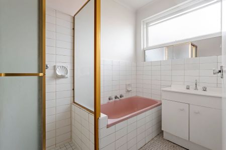 Under Application - Photo 2