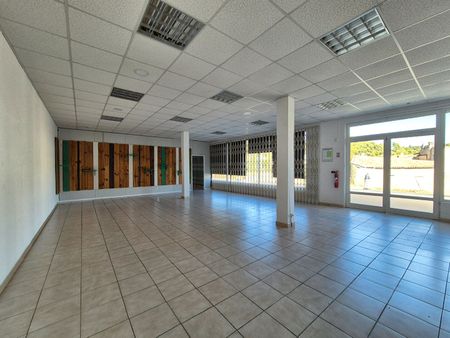 Location local commercial 3 pièces, 133.90m², Saint-Hilaire - Photo 5