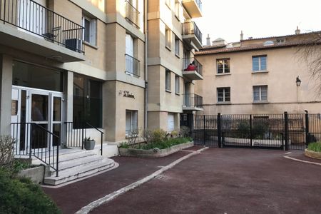 Aix en, provence , rue Lisse des Cordeliers , type 3 vide de - Photo 3