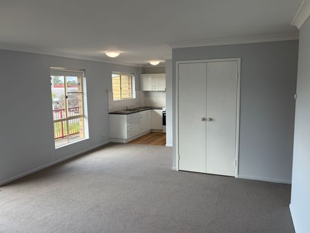 Beautifully Renovated Townhouse in Convenient Location - Photo 3