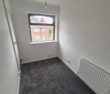 3 bedroom end of terrace house to rent - Photo 2