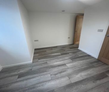 1 Bed Flat, Meanwood Road, LS6 - Photo 2