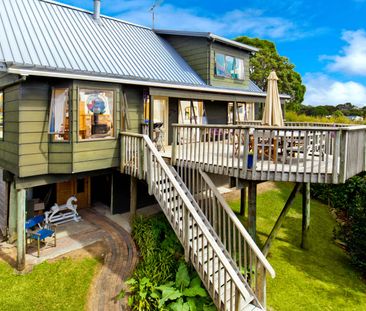 Sun-Drenched Spacious Family Home! - Photo 5