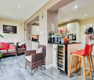 4 bedroom detached house to rent - Photo 6