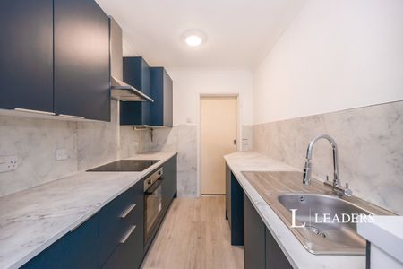 3 bedroom house to rent Invergordon Avenue, Drayton, Portsmouth, Hampshire, PO6 - Photo 3