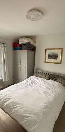Spacious Double Room with Private Bathroom in Quiet Camden Home - Photo 1