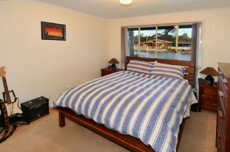 Spacious Waterfront Family Home in Maroochy Waters - Photo 3