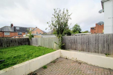 5 bedroom end of terrace house to rent - Photo 4