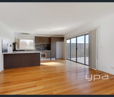 UPMARKET TOWN "HOME" IN PRESTIGE LOCALE, TOTALLY MAINTENANCE FREE! - Photo 5