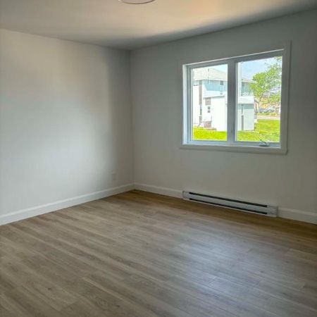 Spacieux et lumineux 4 1/2 avec bureau - Disponible pour le 1er juillet à St-Séverin en Beauce - Photo 4