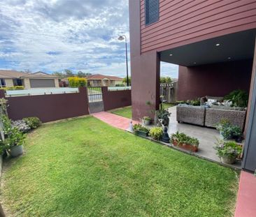 Modern 3 Bedroom Townhouse For Rent - Photo 3