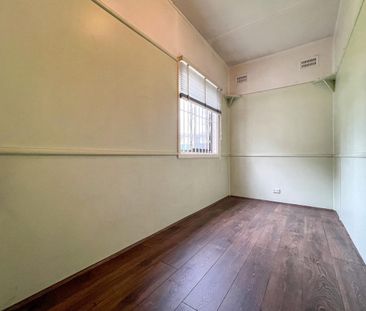 Charming 4 Bedroom Cabramatta Home - Photo 1