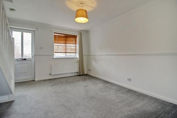 2 bedroom end of terrace house to rent - Photo 1