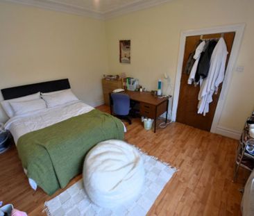 4 bedroom House in Royal Park View, Leeds - Photo 3