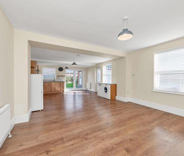 3 bedroom semi-detached house to rent - Photo 4