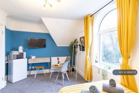 Studio to rent - Photo 2