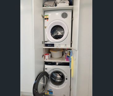 Bright Furnished 2Bed with Private Backyard + Store Room - Photo 3