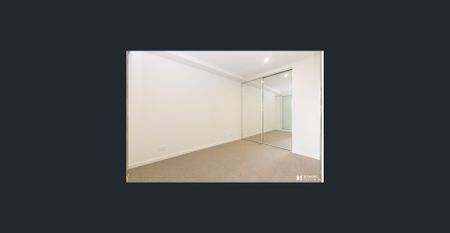 Luxurious 1-Bedroom Apartment with Open Plan in Footscray - Photo 3