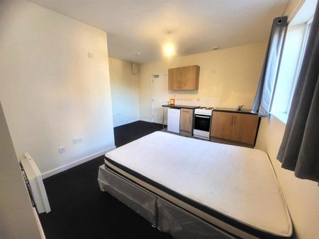 Studio to rent - Photo 3