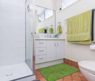 Privacy & Convenience in the Heart of Rosalie – Walk to Everything! - Photo 5