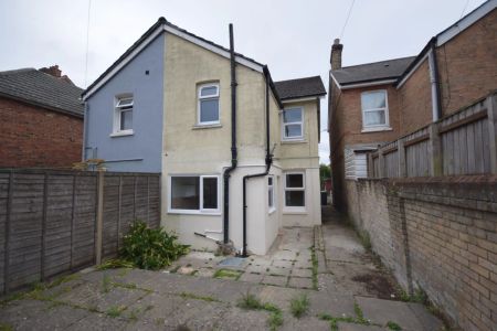 To Rent Stanley Road, Springbourne, Bournemouth, BH1 £1,350 pcm Tenancy Info - Photo 3