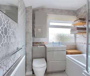 2 bedroom end of terrace house to rent - Photo 4