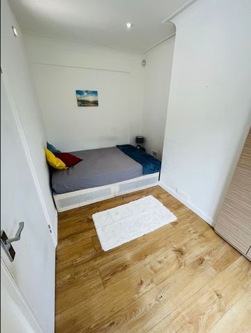 Room in a Shared Flat, Woodmansterne Road, SW16 - Photo 3