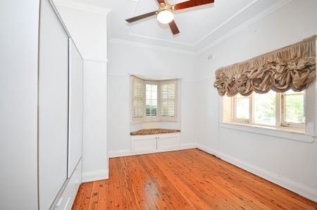 Beautiful Family Home!! - Photo 5