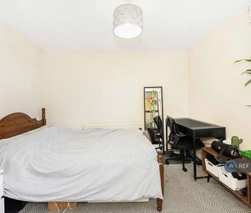 4 bedroom semi-detached house to rent - Photo 5