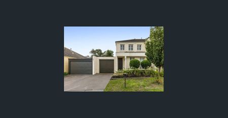 Hamptons-Style 3-Bed Townhouse with Private Courtyard - Photo 2