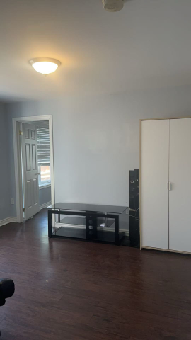 For Lease - 323 Danforth Avenue Unit# Apt. 2, Toronto, Ontario - Photo 5