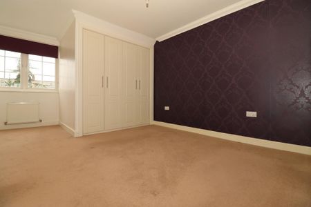 4 bedroom end of terrace house to rent - Photo 2