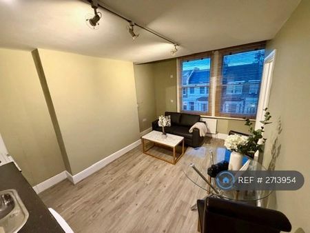 Studio to rent - Photo 4