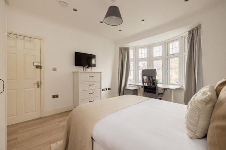 4 bedroom flat to rent - Photo 5