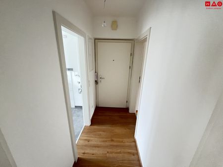 Neu sanierte, 2-Zimmerwohnung mit Balkon und Ausblick ins Grüne! - Photo 5